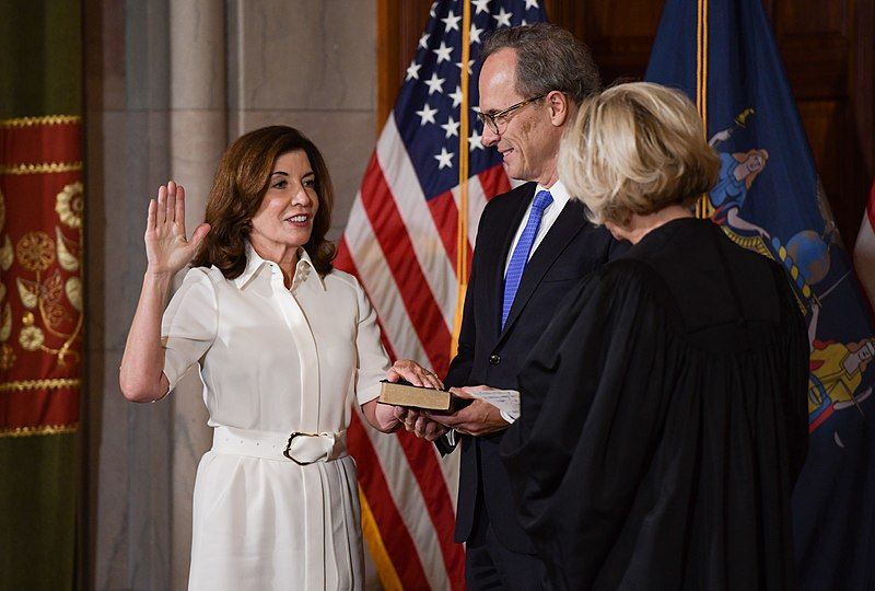 New York Gov. Kathy Hochul being sworn in. Some say she should veto Democrats new congressional map. Photo: NY state senate