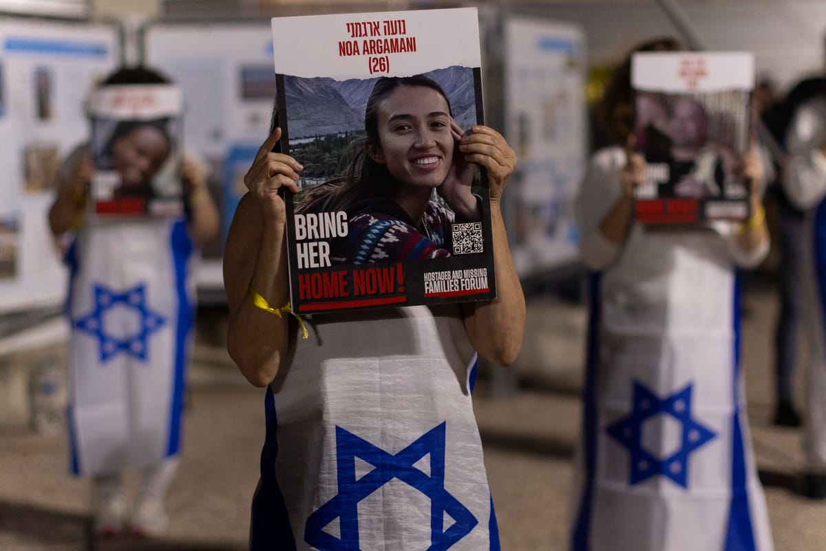 Israelis perform during a rally calling for the remaining hostages to be released . (Photo by Maja Hitij/Getty Images)