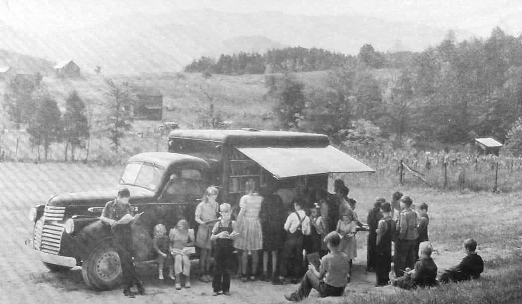 A "book mobile" serving children in Blount County, Tennessee, in 1943 | Wikimedia commons